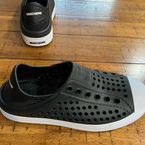 NWOT Skechers shoes - Picture 2 of 5